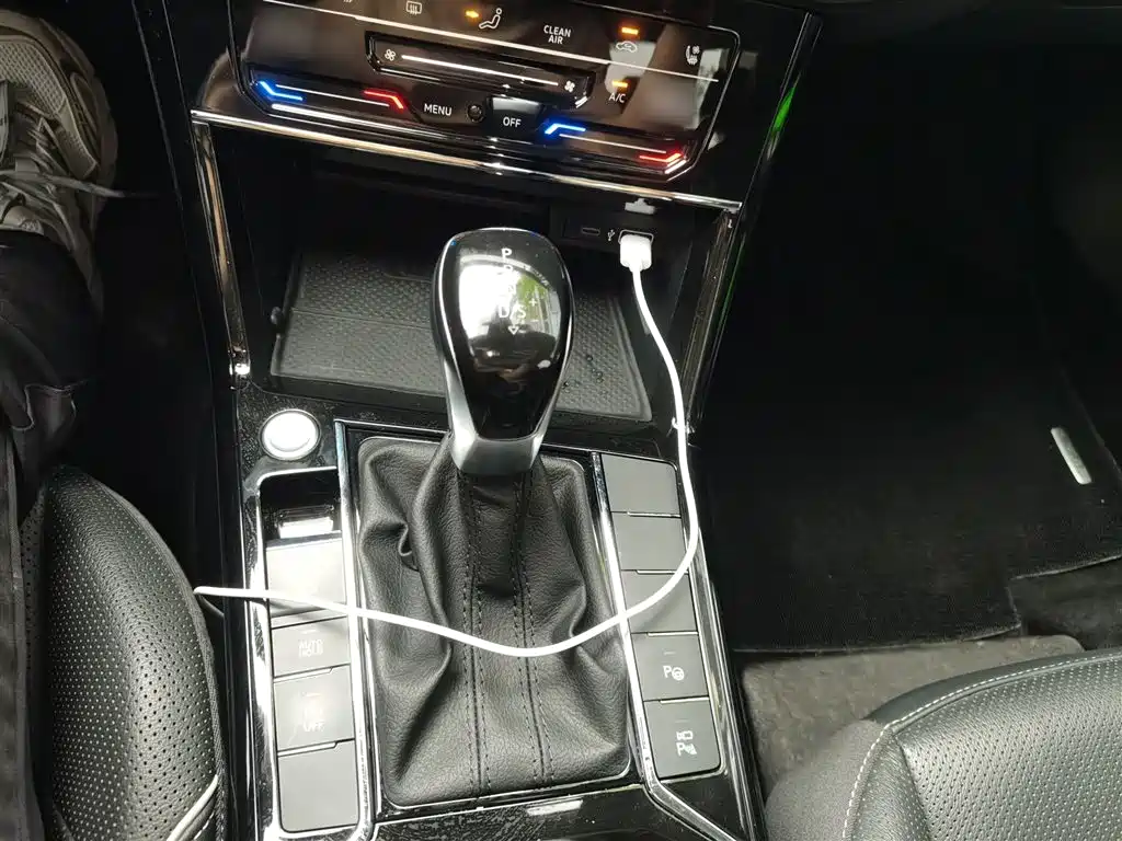 Volkswagen Passat 2022 330TSI Luxury Edition фото 7