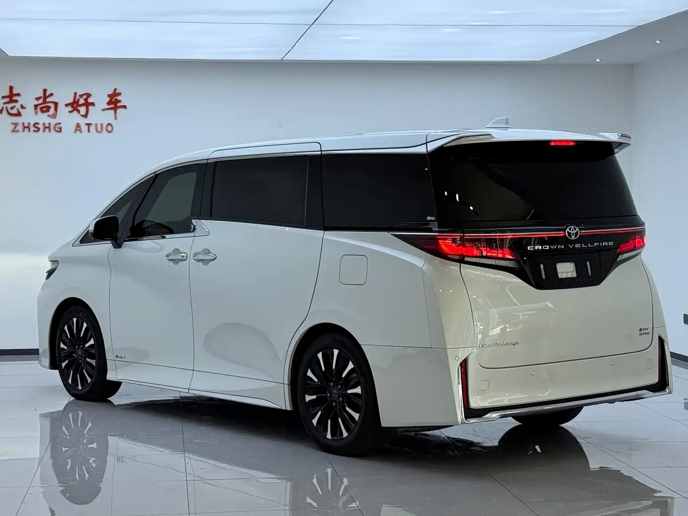 Toyota Vellfire 2024 Crown Hybrid 2.5L Premium Edition фото 12