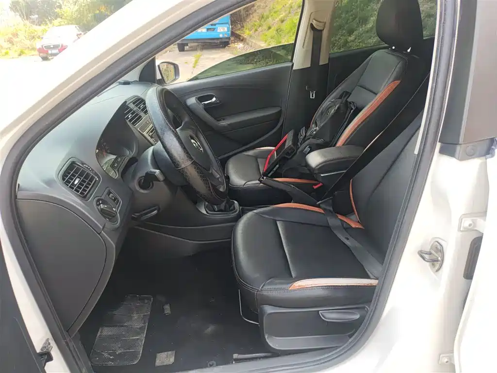 Volkswagen Polo 2016 1.4L Manual Trend фото 11
