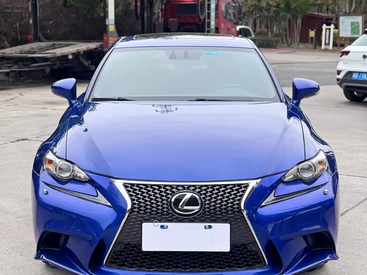Lexus IS 2015 200t F SPORT фото 2