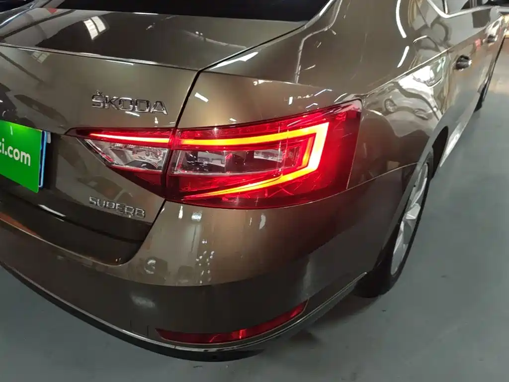 Škoda Superb 2016 TSI280 DSG Pioneer Edition фото 8