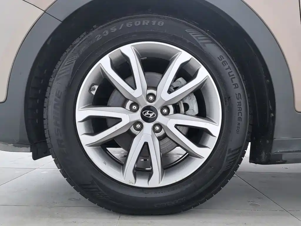 Photo 17 - Hyundai Santa Fe