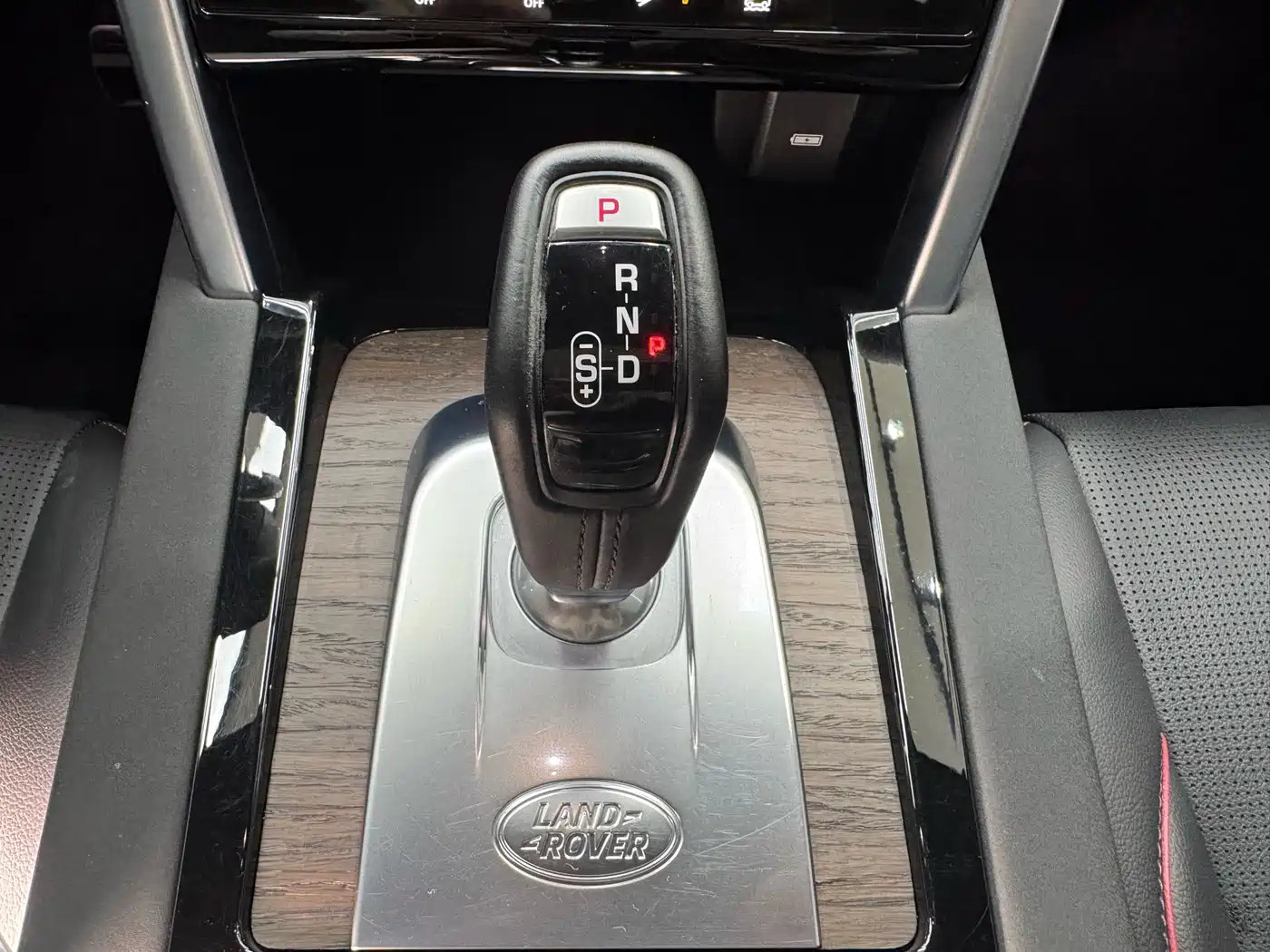 Land Rover Discovery Sport 2022 Model 249PS R-Dynamic S Performance Edition 5-Seater фото 25