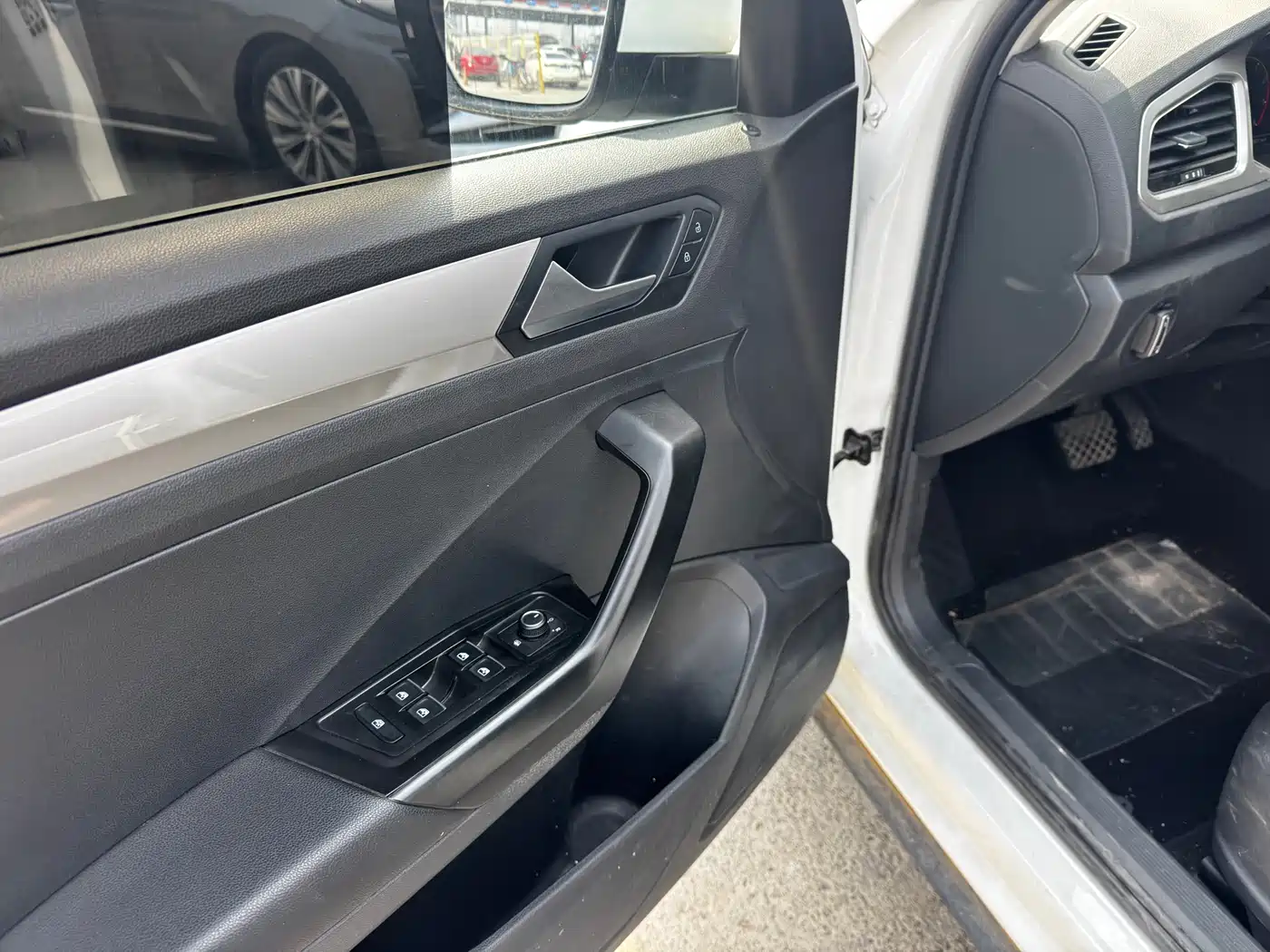 Volkswagen T-ROC 2022 280TSI DSG 2WD Elite PLUS фото 7