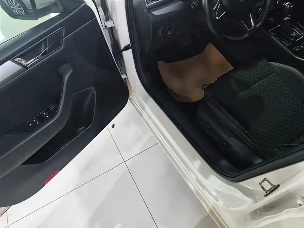 Škoda Superb 2016 TSI280 DSG Pioneer Edition фото 12