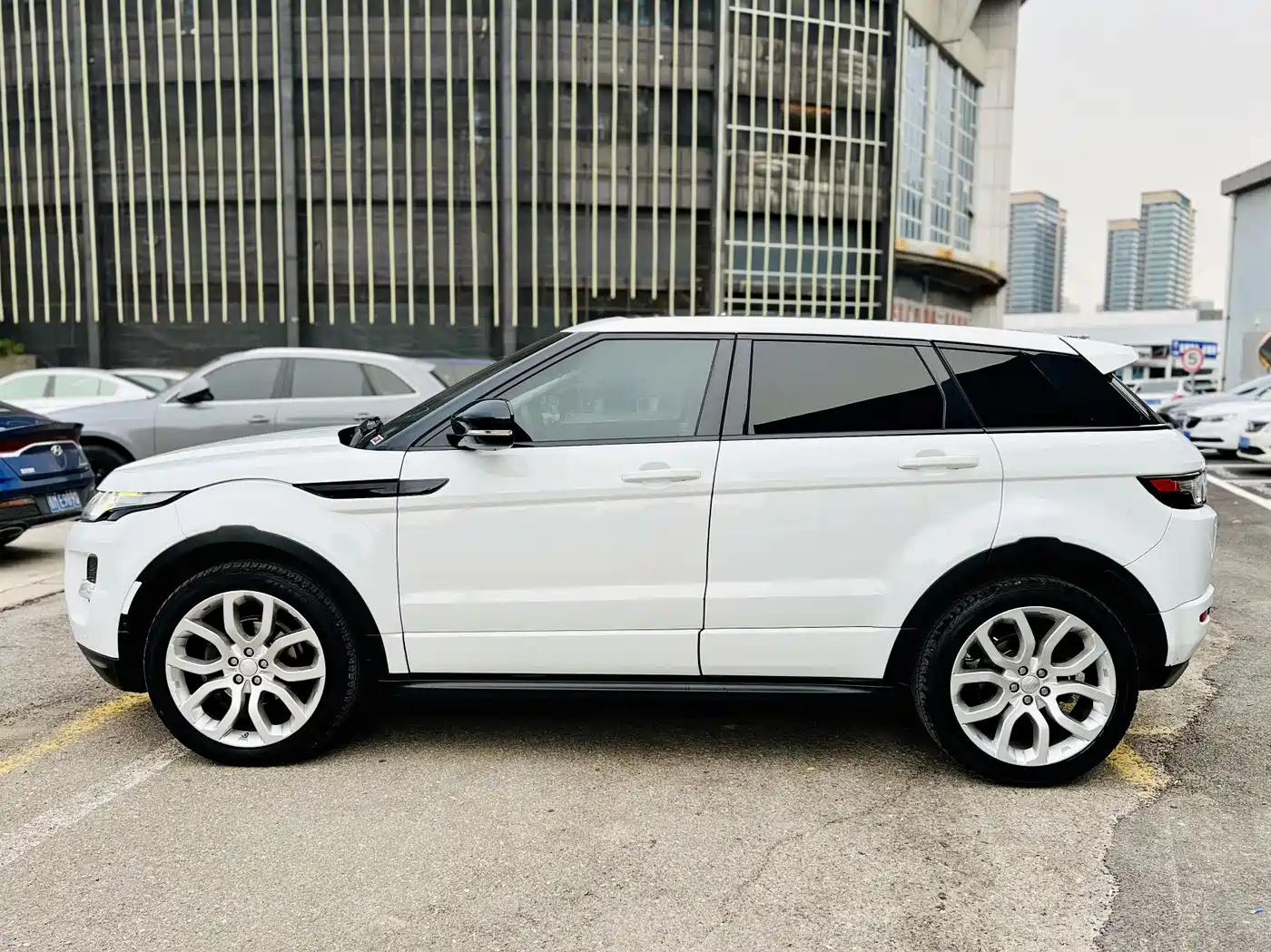 Land Rover Range Rover Evoque (Import) 2013 2.0T 5-door Dynamic Edition фото 13