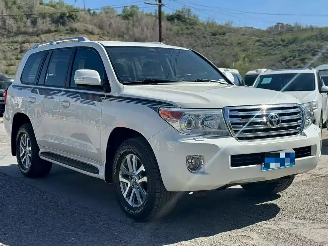 Toyota Land Cruiser (Import) 2015 4.0L V6 Middle East Low Configuration Edition фото 3