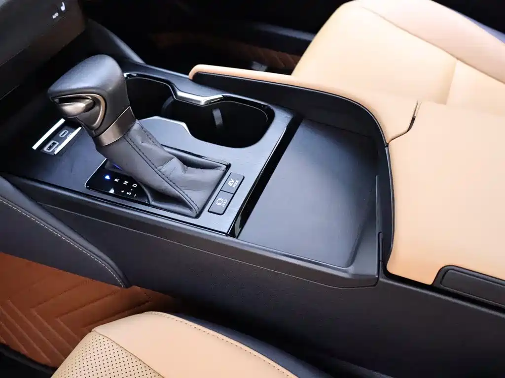 Lexus ES 2022 300h Excellence Edition фото 12