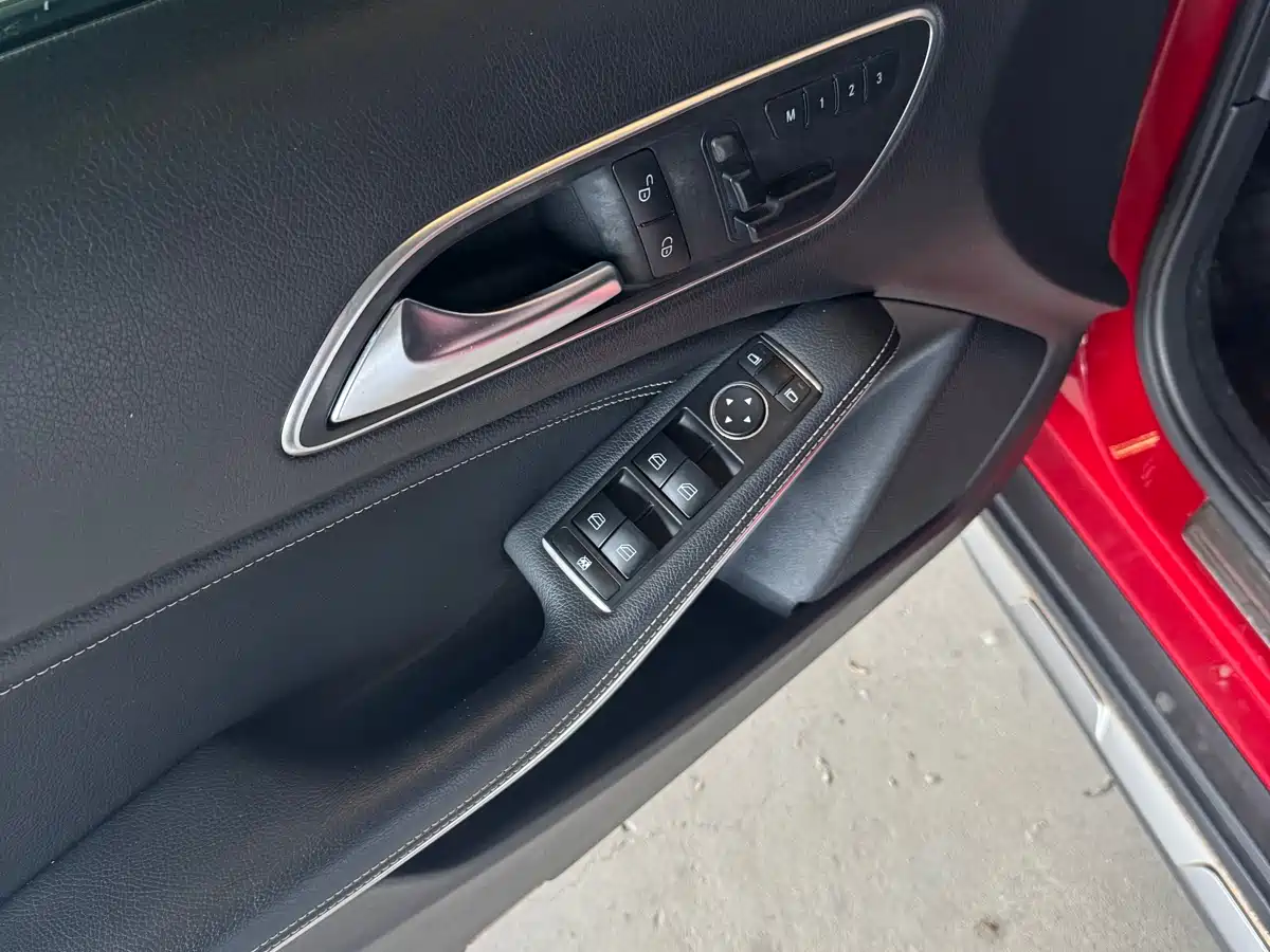 Mercedes-Benz GLA 2015 GLA 200 Dynamic фото 9