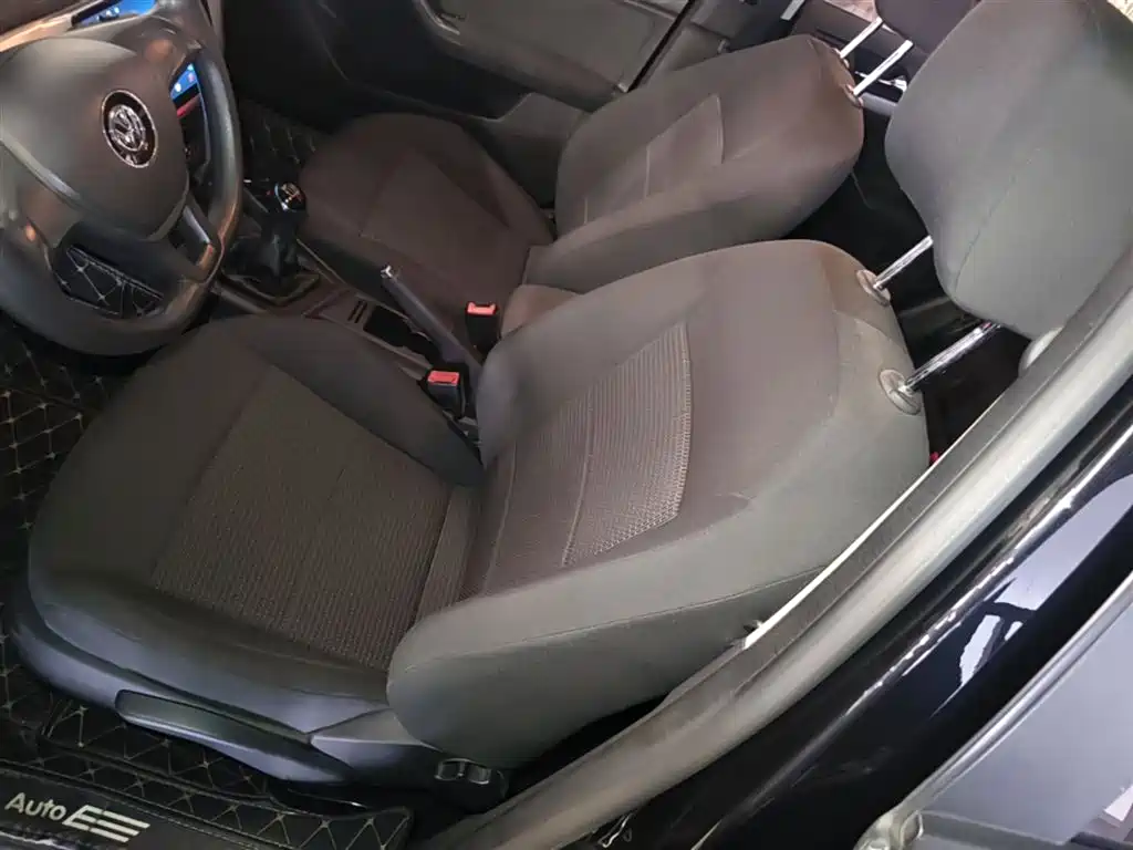 Volkswagen Lavida 2017 1.6L Manual Trend Edition фото 15