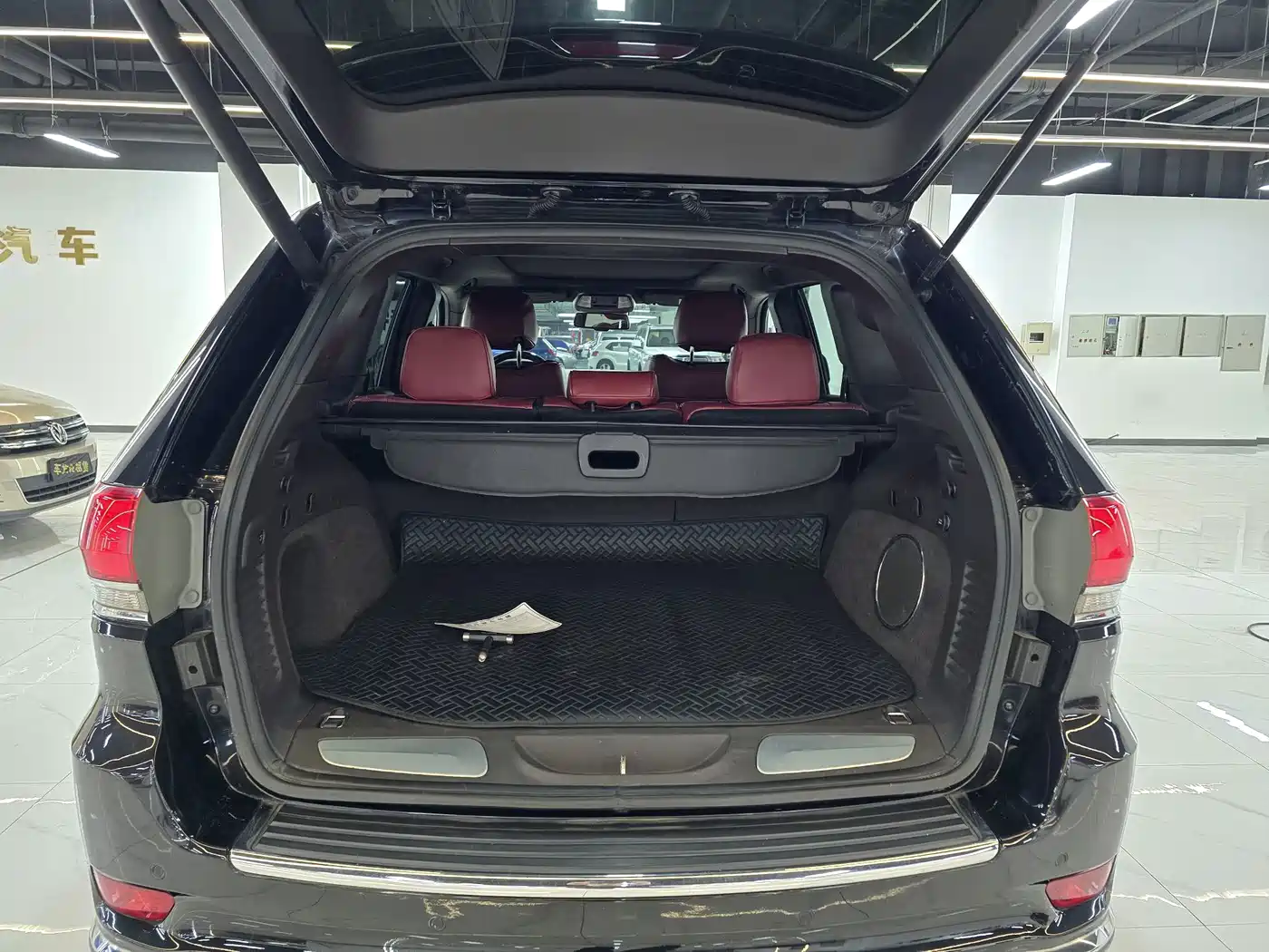 Фото 9 - Jeep Grand Cherokee (Import)
