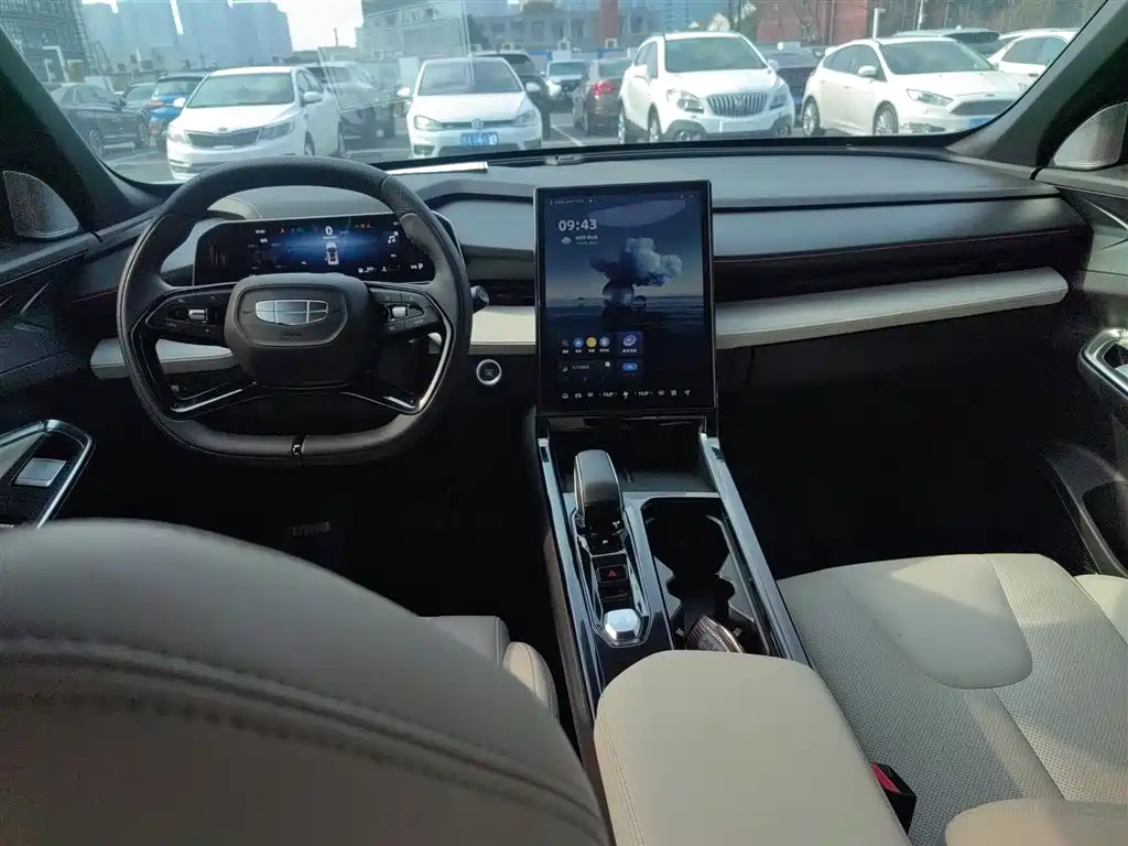 Фото 10 - Geely Boyue