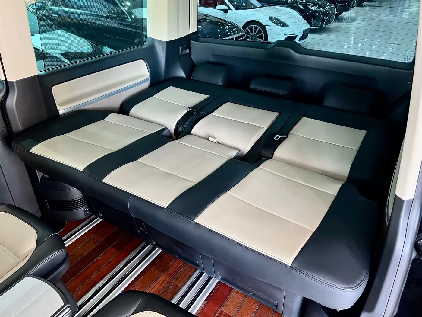Volkswagen Multivan 2016 2.0TSI 4WD Prestige 7-Seater фото 13