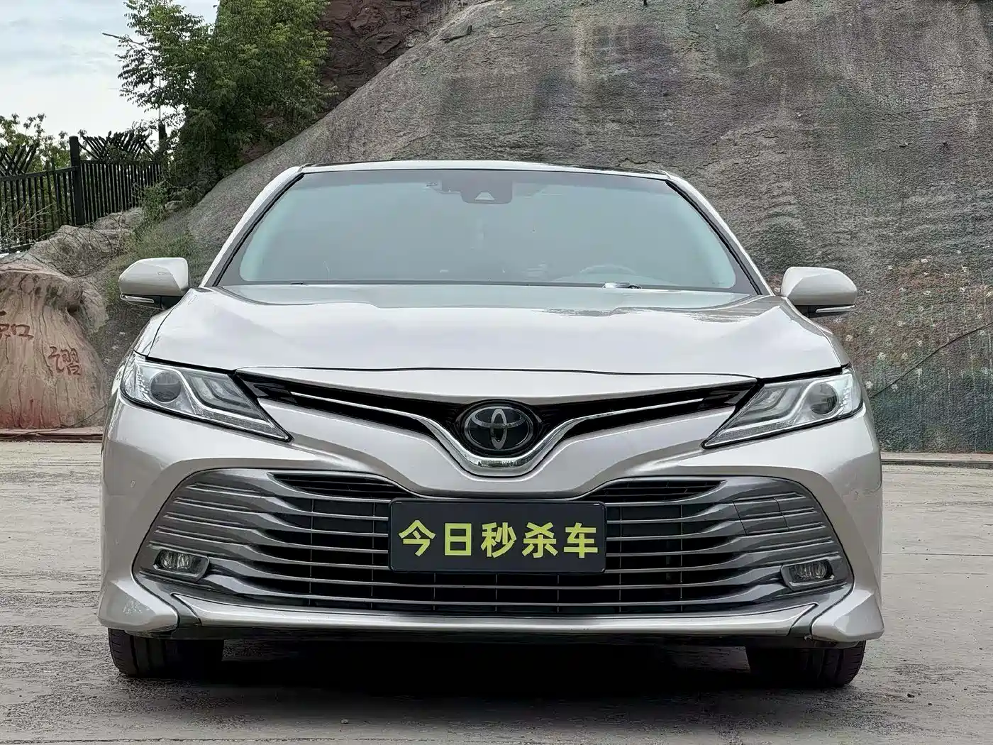 Фото 2 - Toyota Camry