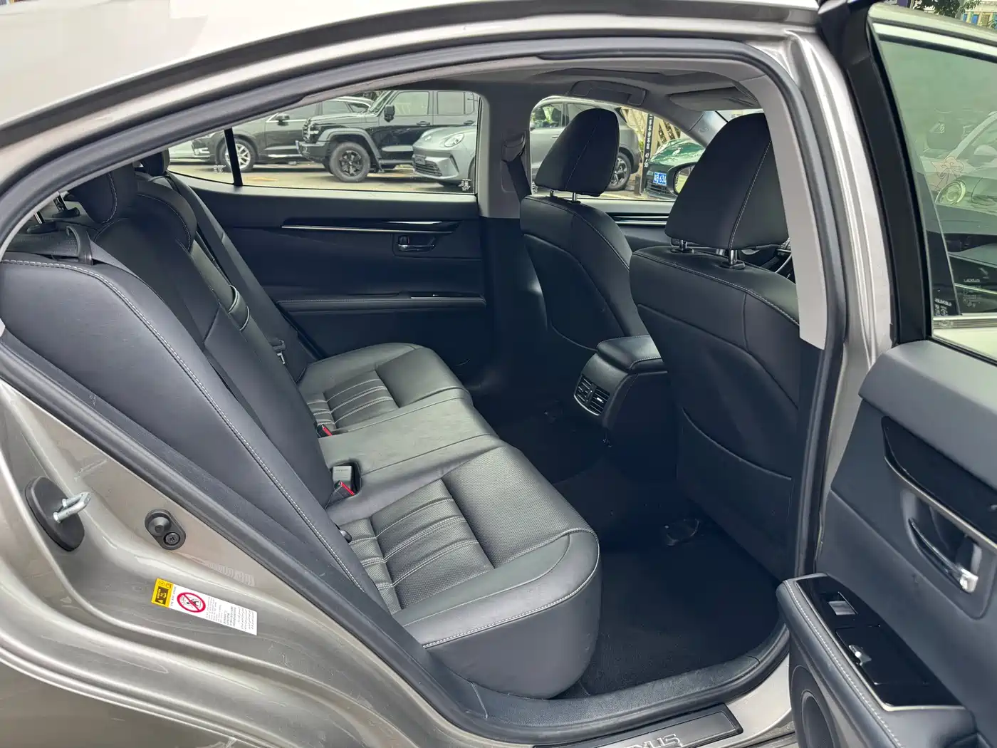 Lexus ES 2015 300h Comfort Edition фото 13