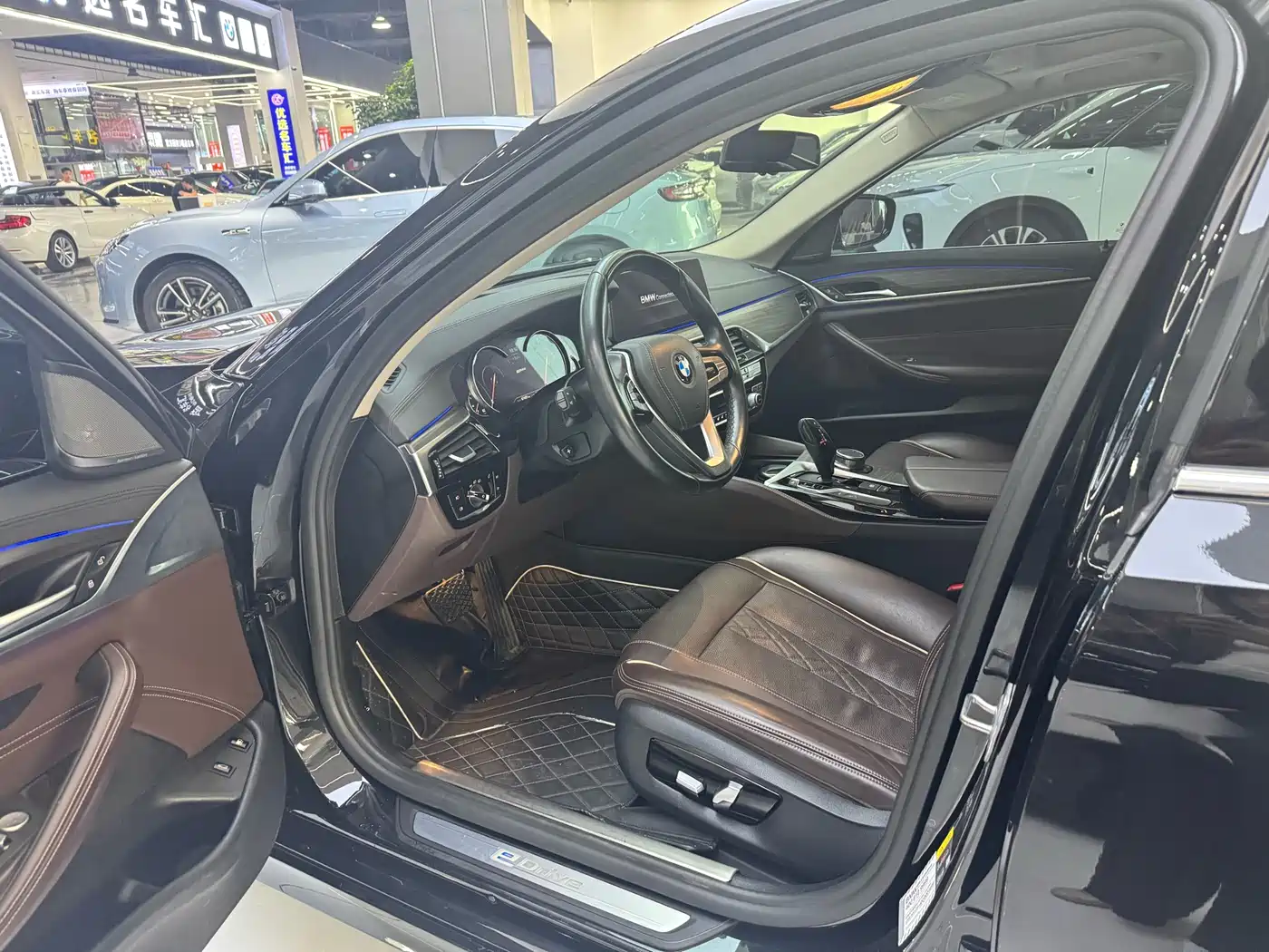 BMW 5 Series New Energy 2019 530Le Luxury Package фото 6