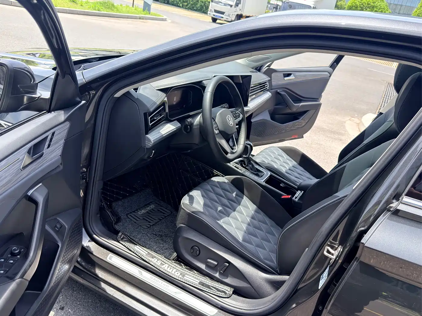 Volkswagen Sagitar 2023 300TSI DSG Excellence Edition фото 8