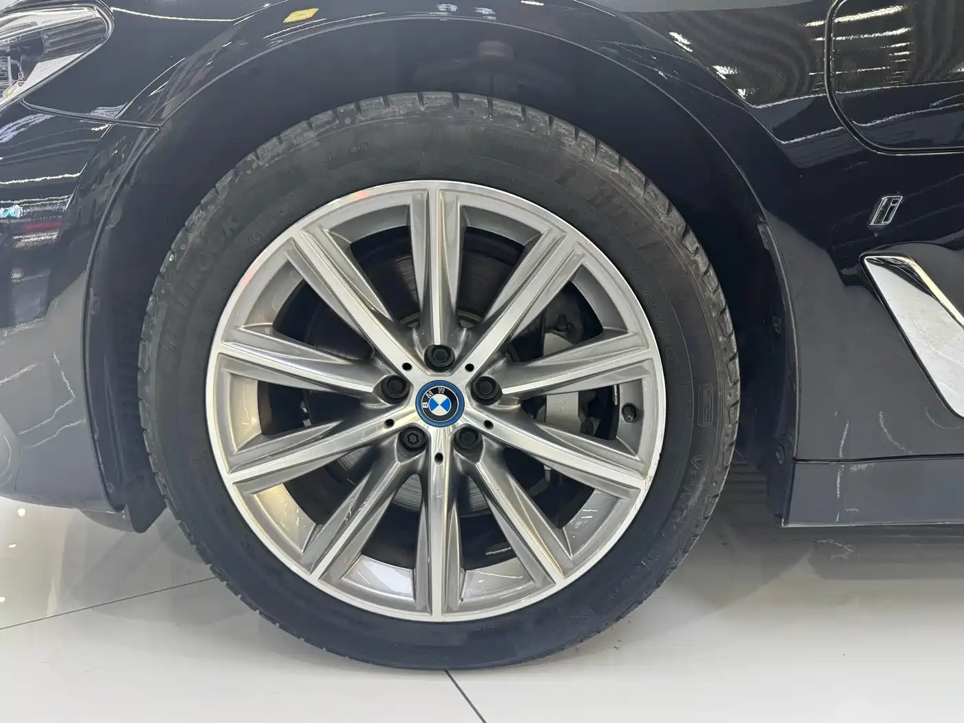 BMW 5 Series New Energy 2019 530Le Luxury Package фото 5