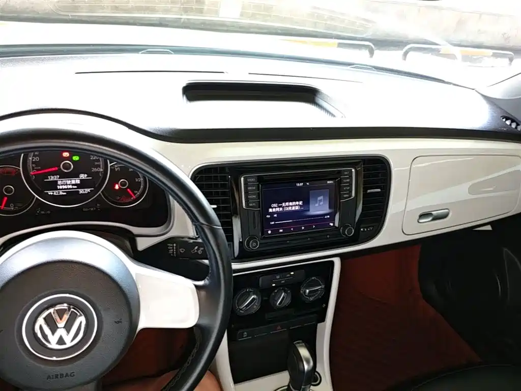 Volkswagen Beetle 2017 180TSI Enjoy фото 10