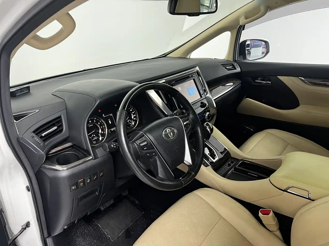 Toyota Alphard 2018 Facelift 3.5L Premium Edition фото 12