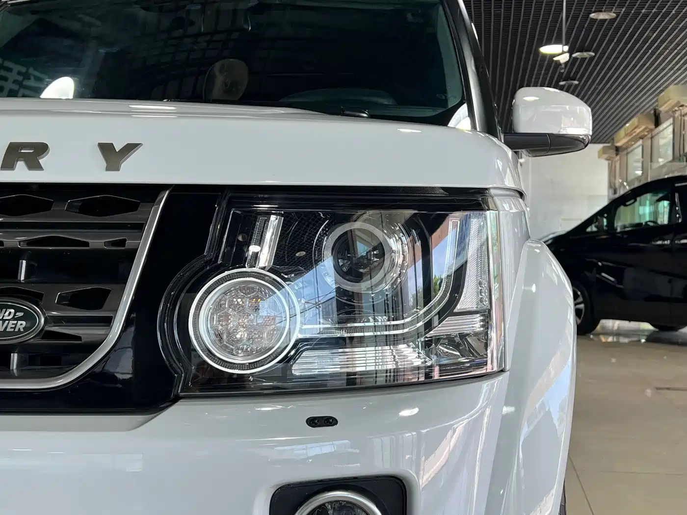 Land Rover Discovery 2016 3.0 SC Gloss Black Collector's Edition HSE фото 8