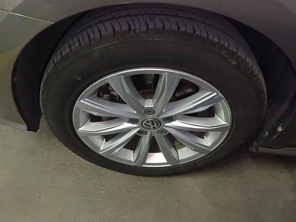 Volkswagen Passat 2017 280TSI DSG Prestige фото 23