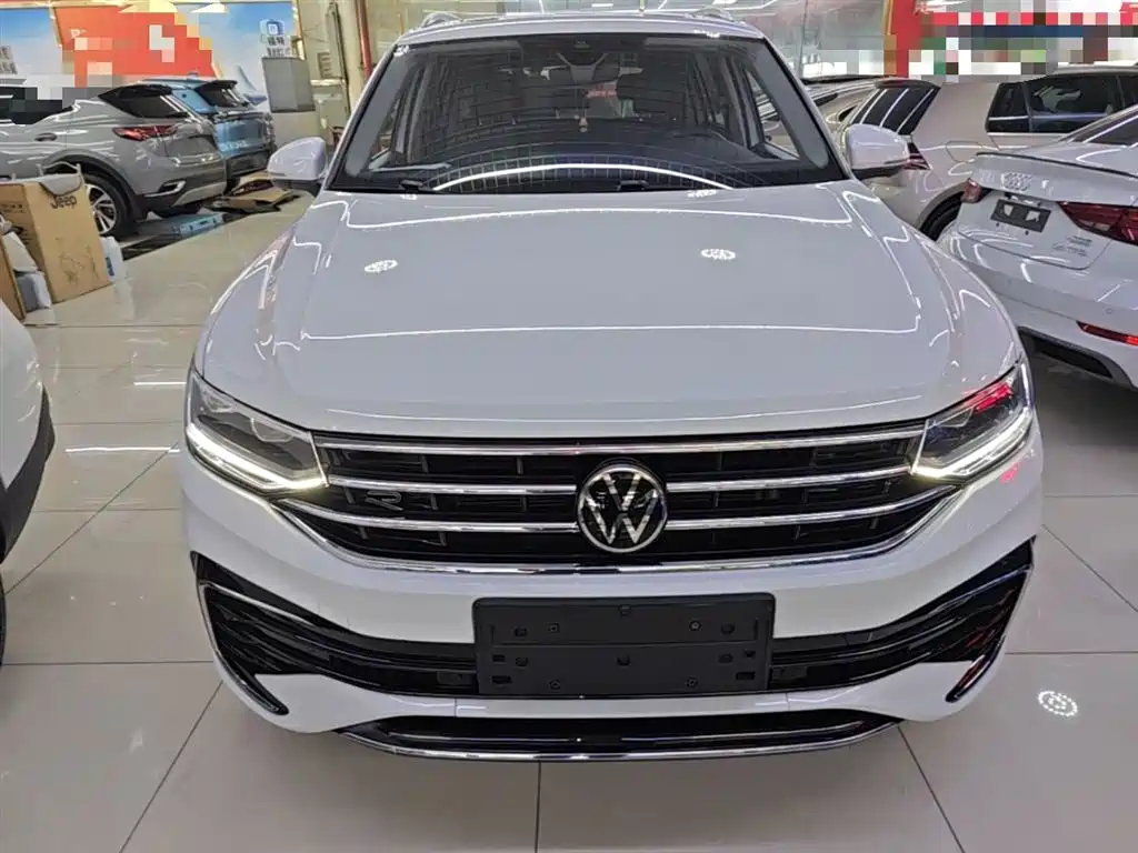 Volkswagen Tiguan L 2023 330TSI Auto 2WD R-Line Premium Edition фото 3