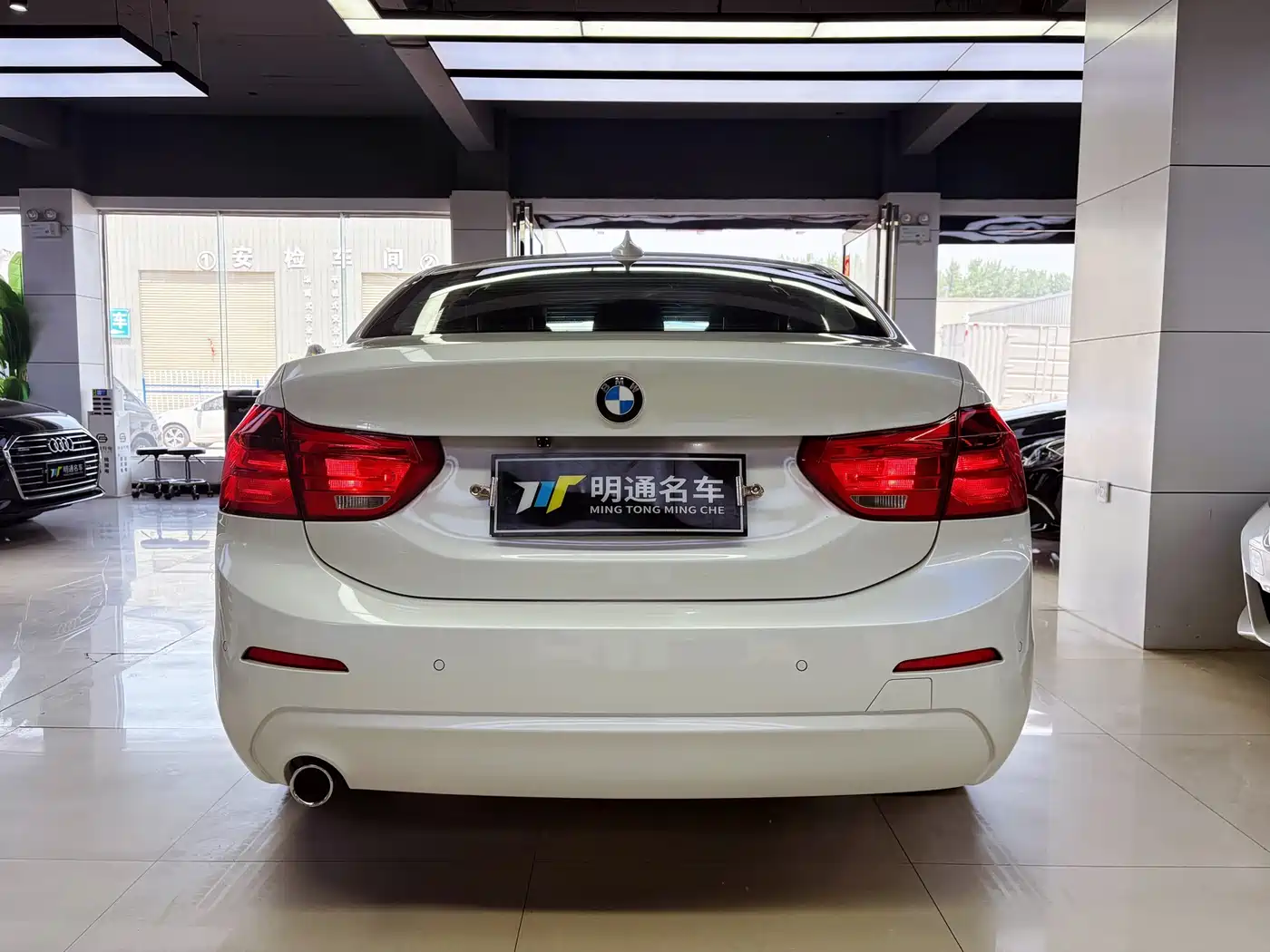 BMW 1 Series 2018 118i Fashion Edition фото 4