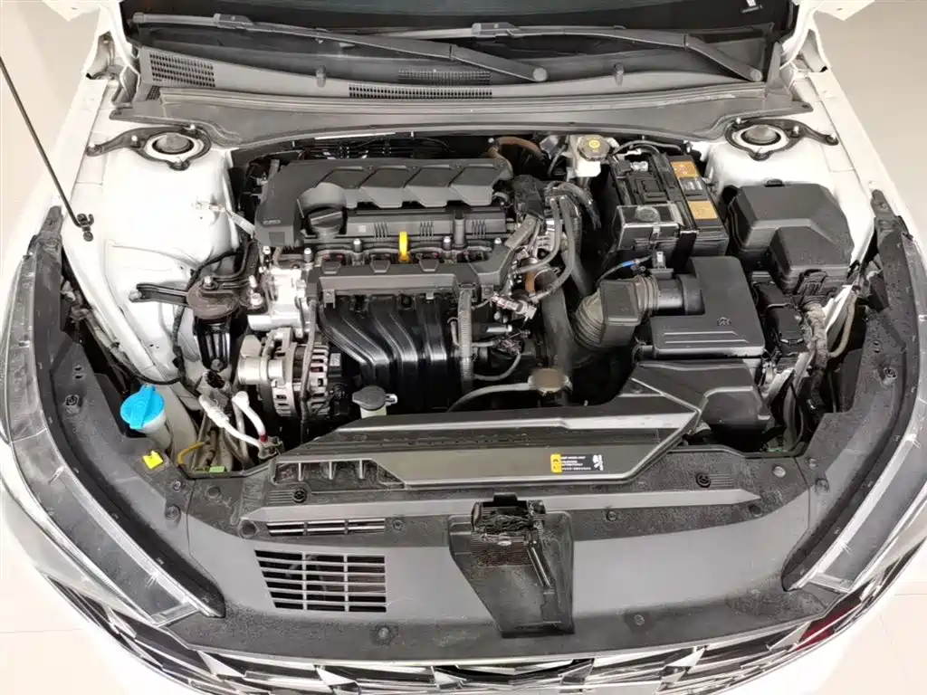 Hyundai Elantra 2022 1.5L CVT LUX Premium Edition фото 20