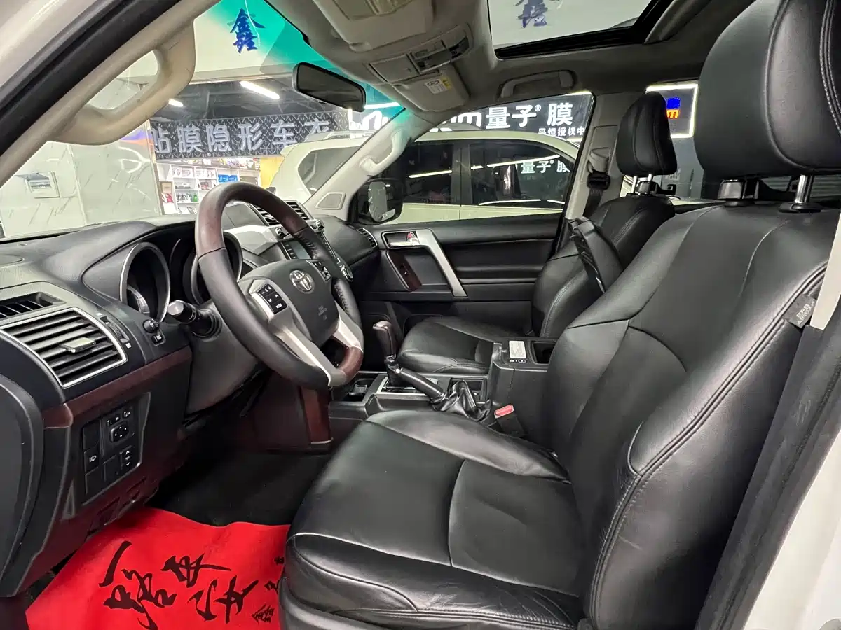 Toyota Prado 2014 4.0L Automatic TX-L фото 4