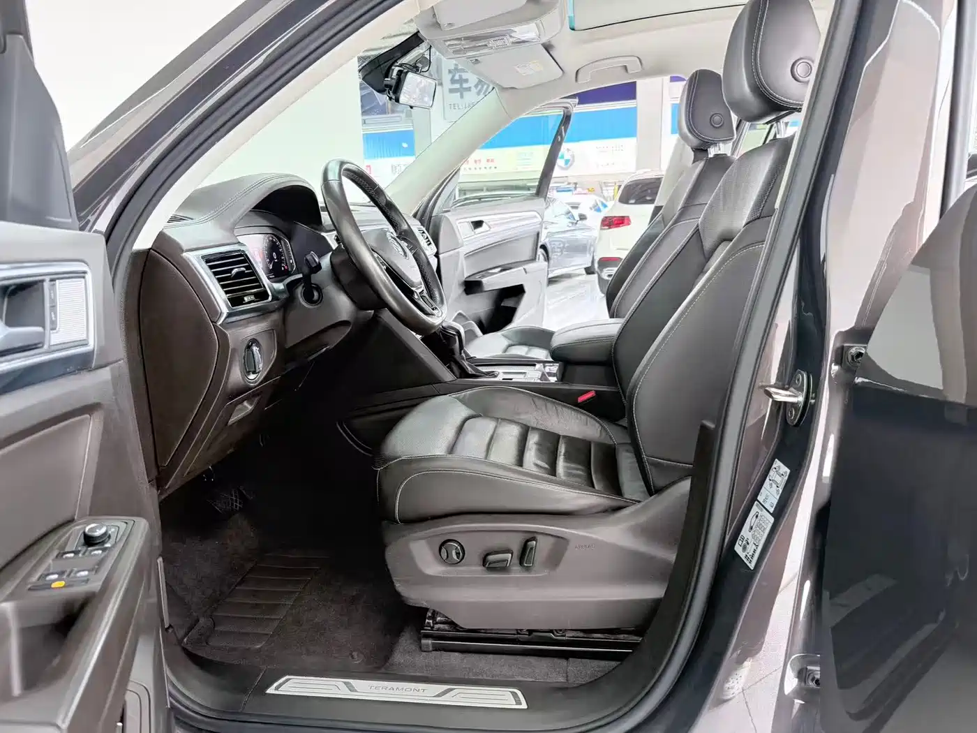 Volkswagen Teramont 2020 330TSI 2WD Luxury China VI фото 4