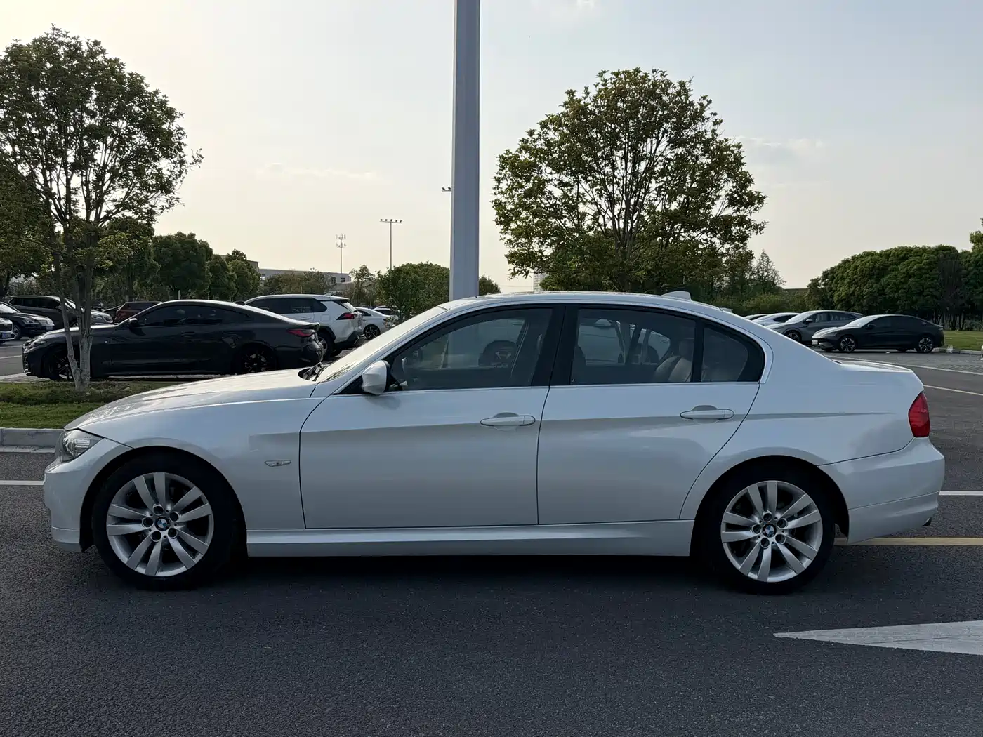 BMW 3 Series (Import) 2010 320i Luxury фото 4