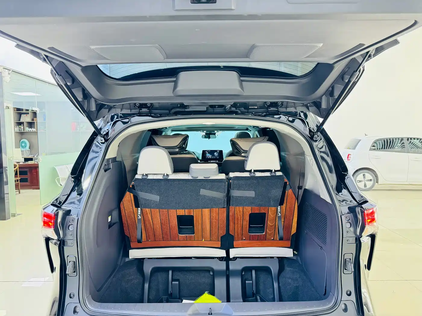 Toyota Sienna 2021 2.5L Hybrid Comfort Edition фото 16