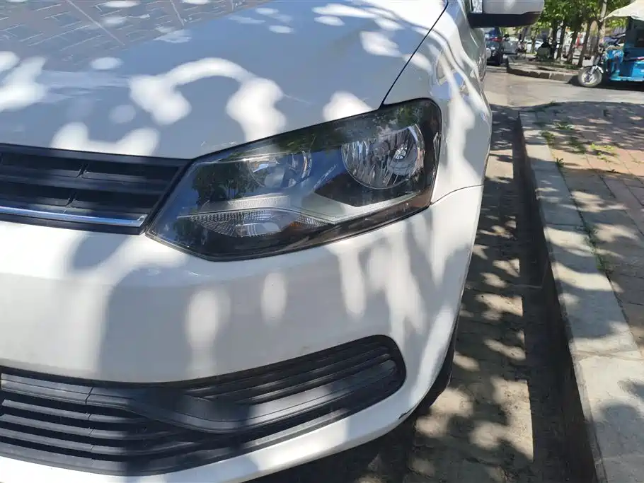 Volkswagen Polo 2016 1.4L Automatic Trend фото 5