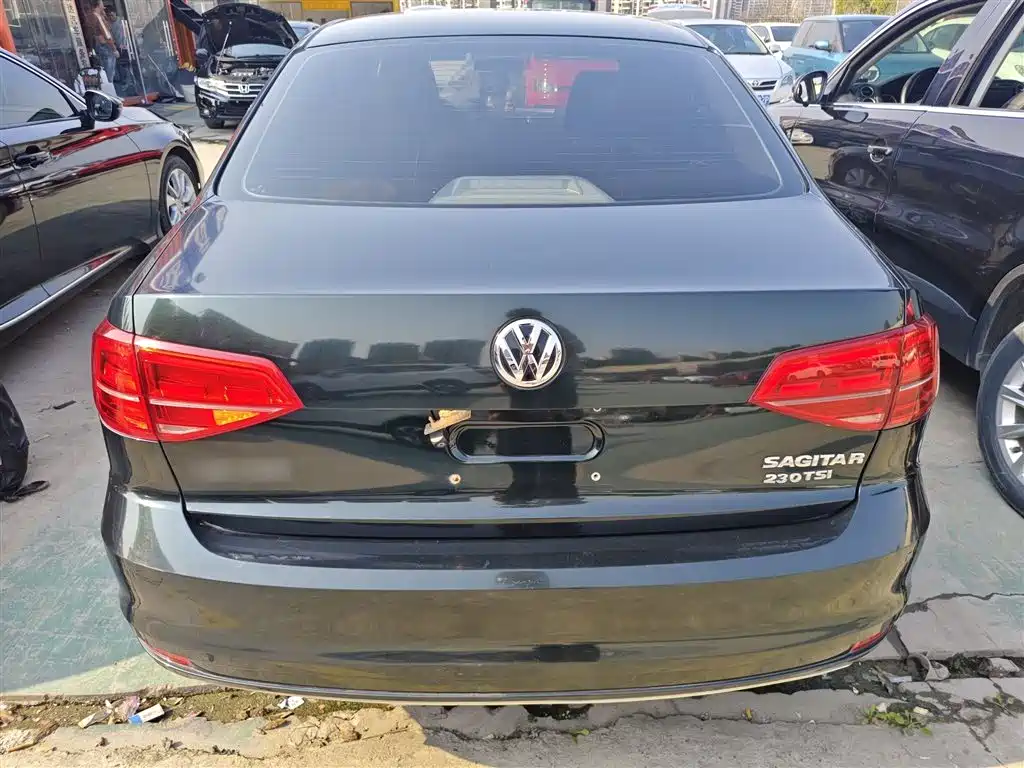 Volkswagen Sagitar 2016 230TSI 25th Anniversary Edition фото 4