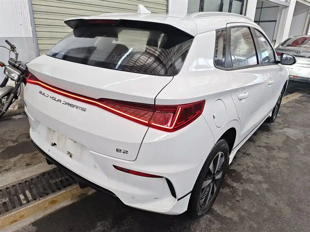 BYD E2