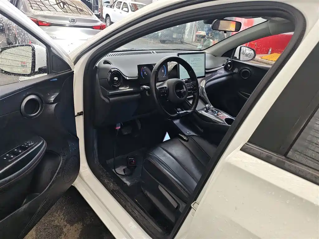 BYD E2
