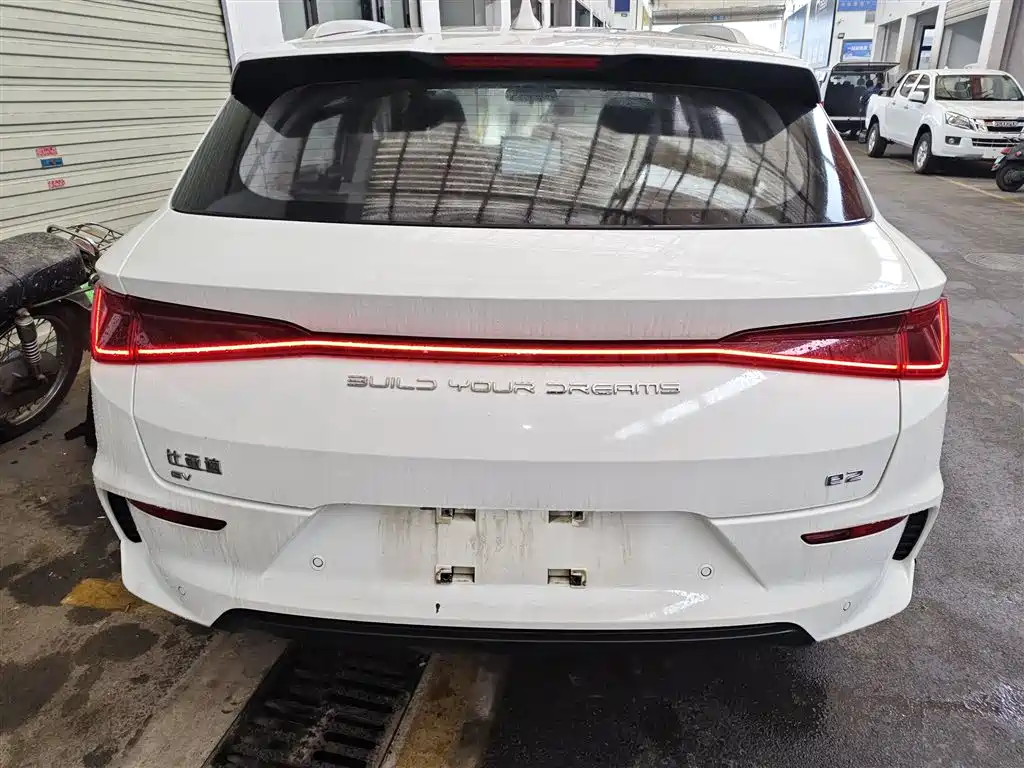 BYD E2