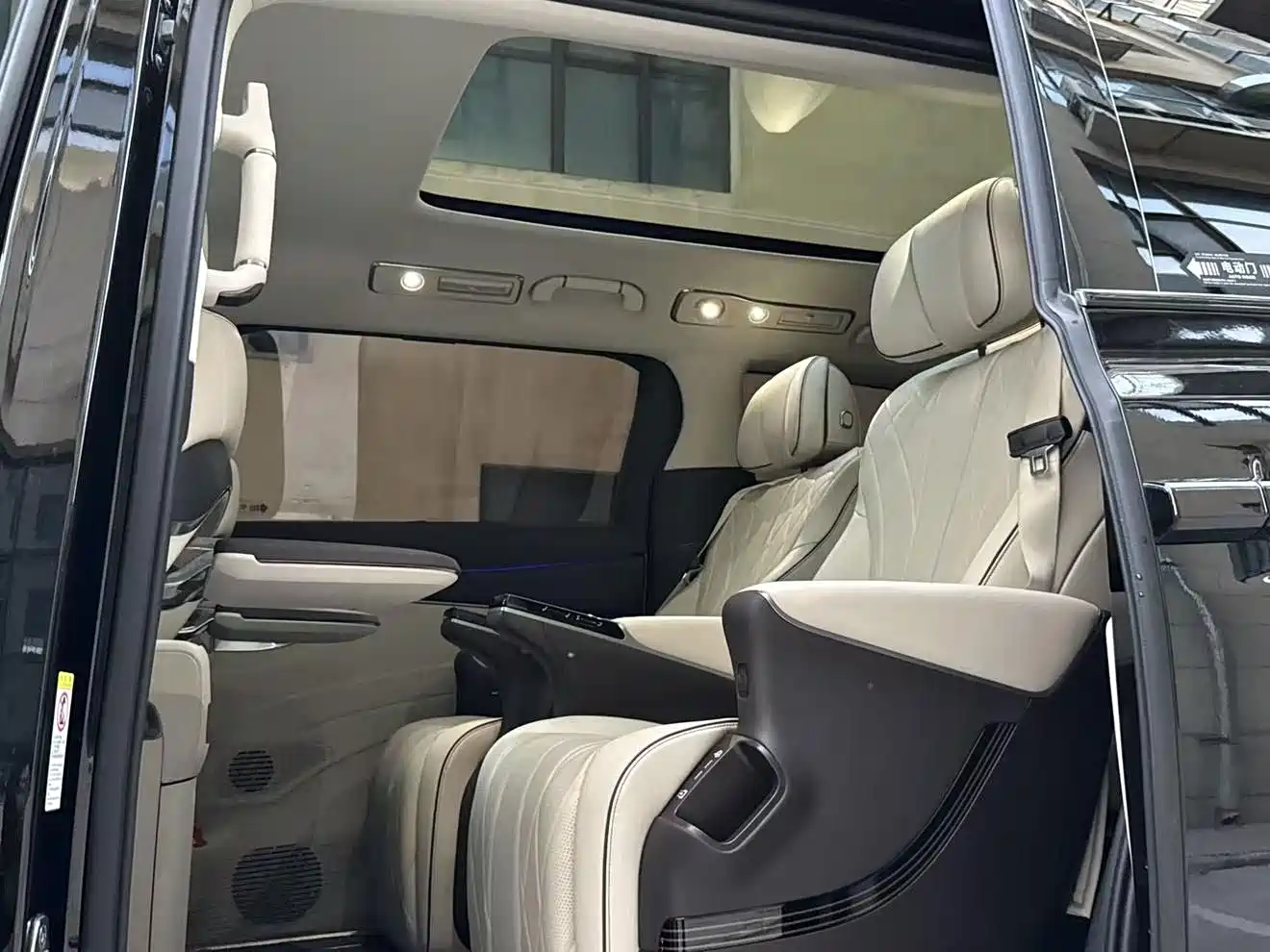 Denza D9 2024 DM-i 980 AWD Prestige фото 10