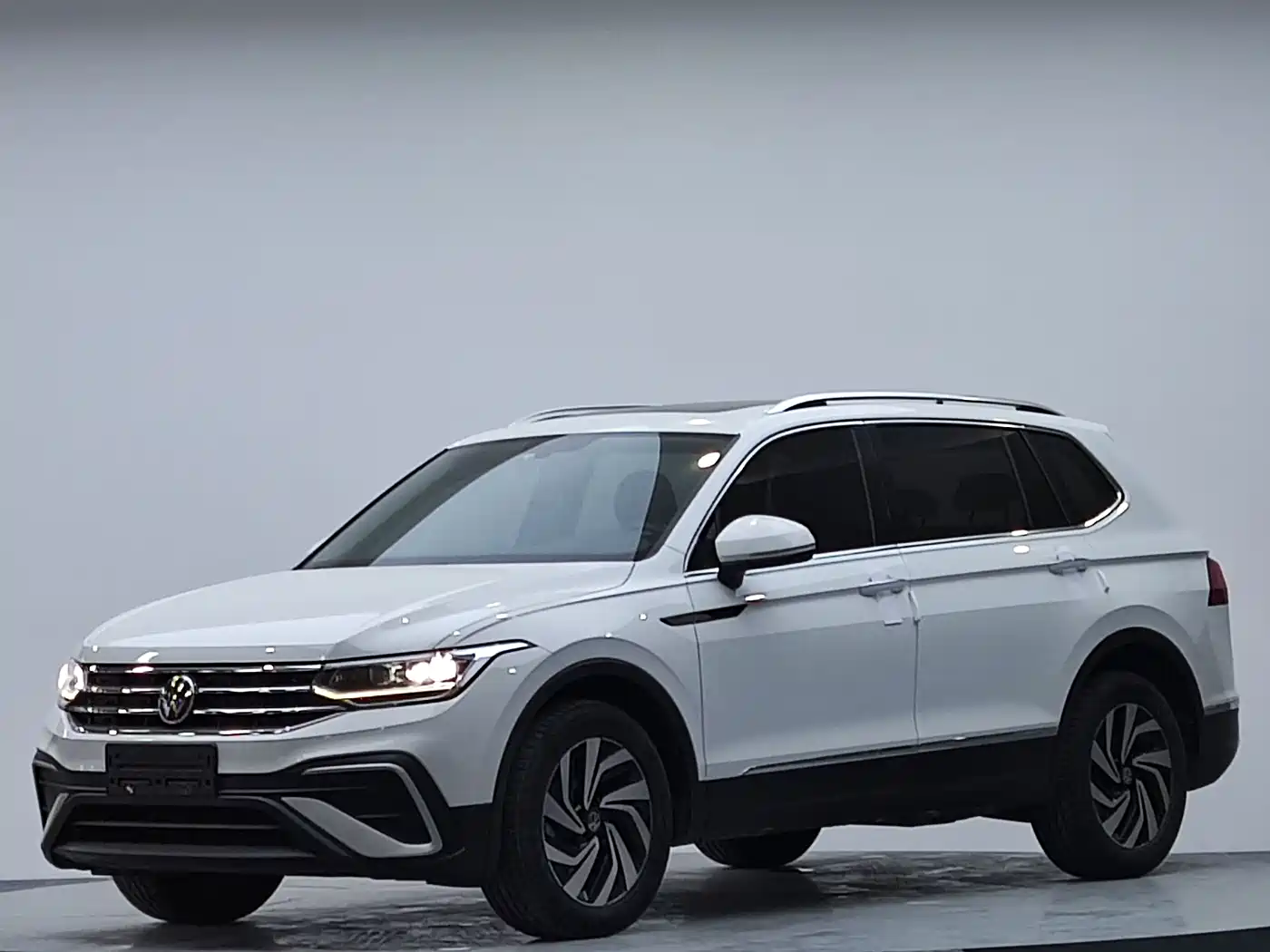Volkswagen Tiguan L 2023 280TSI 2WD Trend Limited Edition фото 2