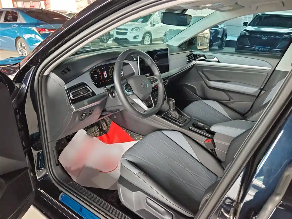Volkswagen Lavida 2023 Facelift 1.5L Automatic 5 Million Edition фото 15