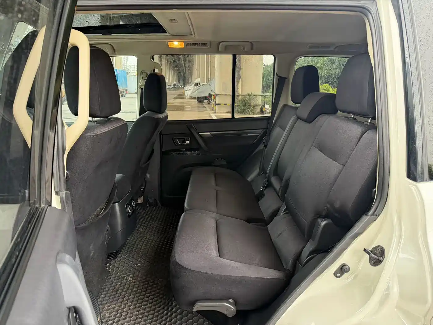 Mitsubishi Pajero (Import) 2016 3.0L Automatic Luxury (China IV) фото 7