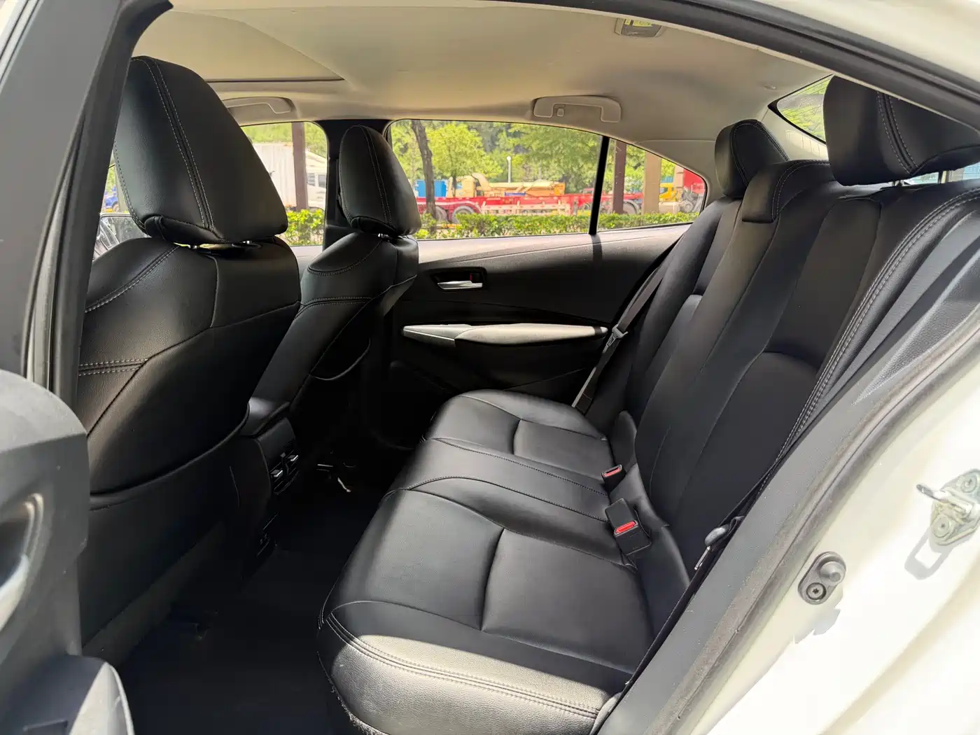 Toyota Corolla 2019 Hybrid 1.8L E-CVT GL-i Elite Edition фото 12