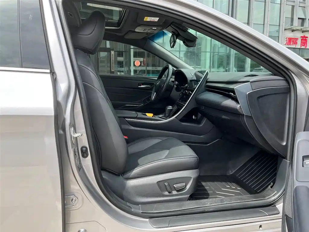 Toyota Avalon 2019 Hybrid 2.5L Luxury Edition China V фото 22