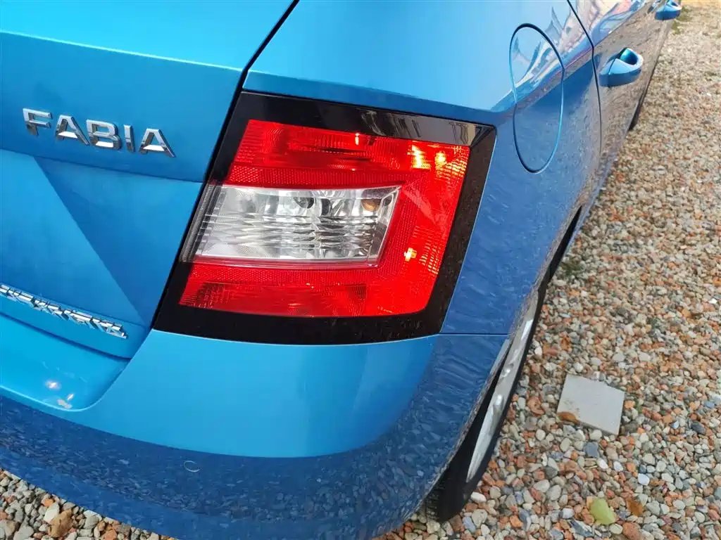 Škoda Fabia 2016 1.4L Automatic Car Enjoy Edition фото 24