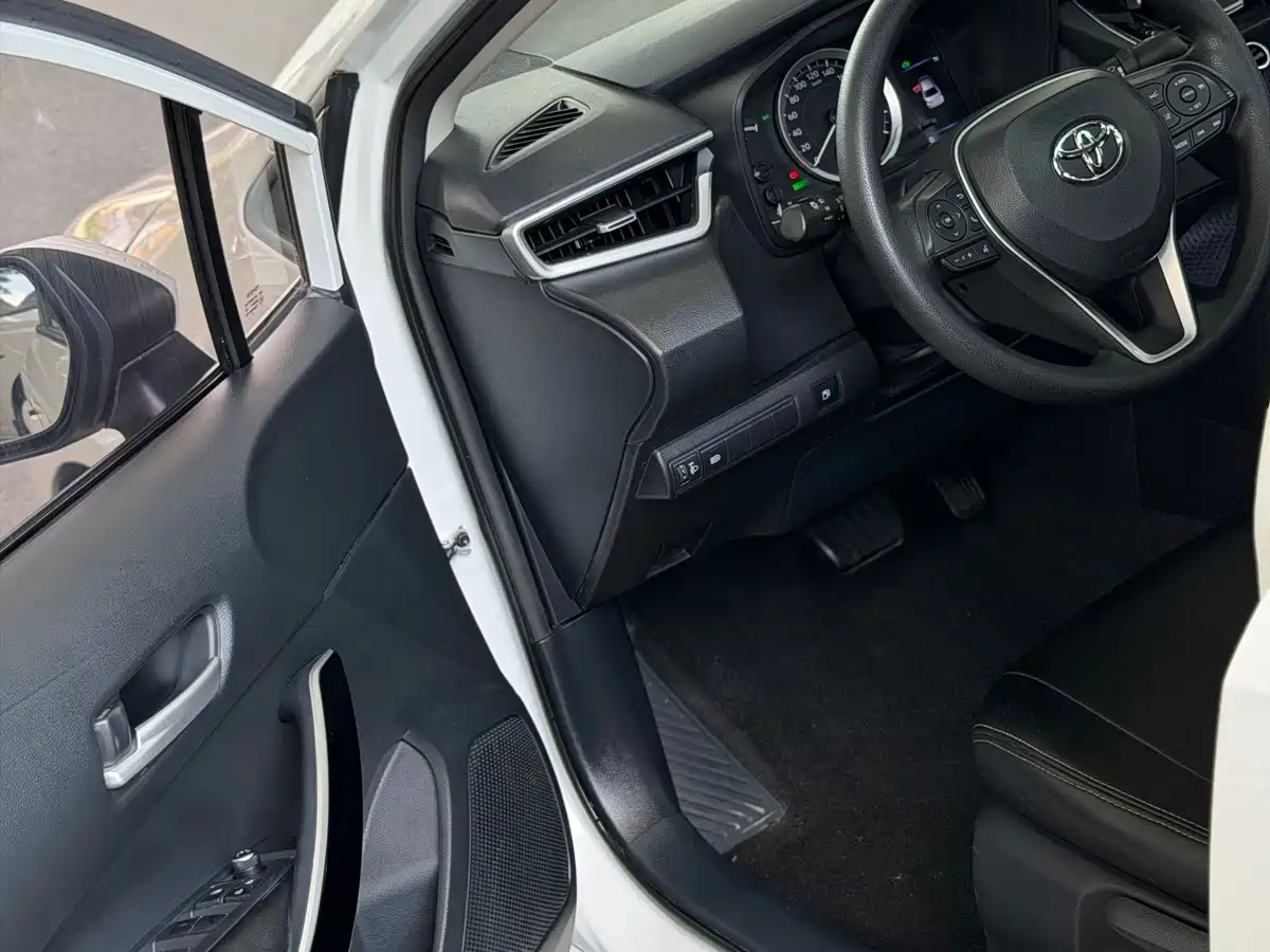 Toyota Corolla 2019 Hybrid 1.8L E-CVT GL-i Elite Edition фото 6