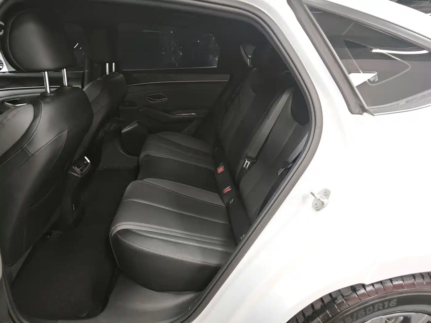 BYD Qin L 2024 DM-i 80KM Leading Edition фото 9