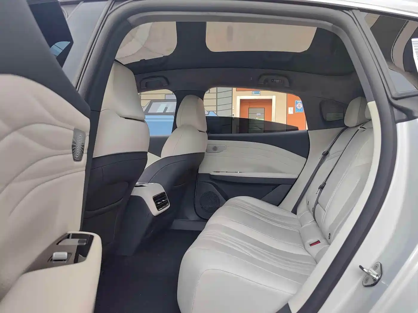 Geely Galaxy Galaxy E8 2024 665km RWD Starship Voyager Edition фото 6