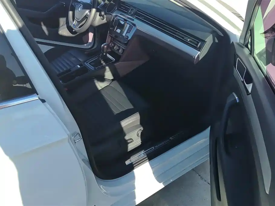 Volkswagen Magotan 2017 330TSI DSG Leading фото 8