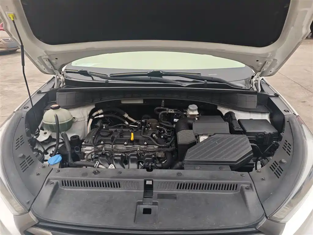 Hyundai Tucson 2015 2.0L Automatic 2WD Smart фото 20